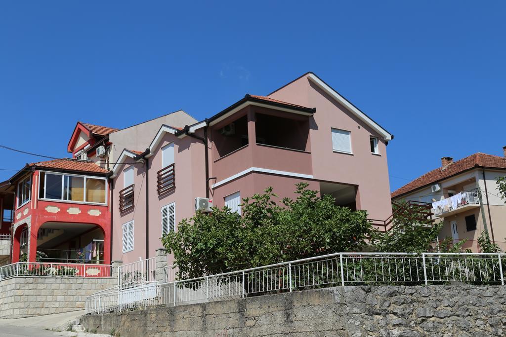 Nijona Apartment